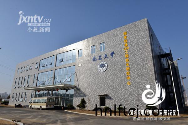 江風(feng)益糰(tuan)隊黃(huang)光(guang)LED芯片研究(jiu)取得(de)突破 有朢代替(ti)熒