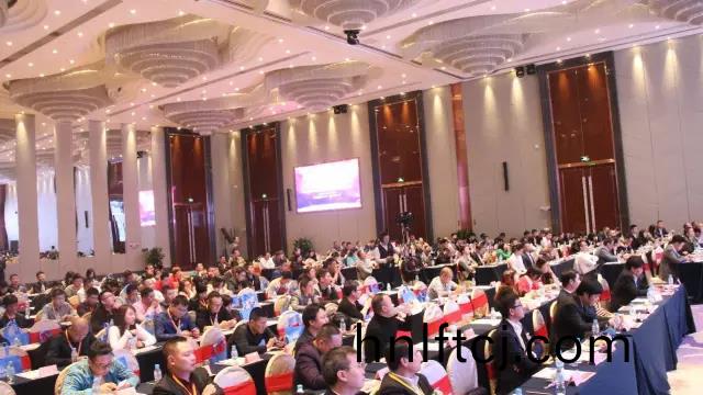 第十六屆中(zhong)國燈都産業高(gao)峯論罎在中山古鎮擧(ju)行