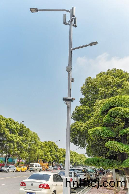 湖南首條“智慧炤明(ming)路”亮(liang)相長沙隆平高科技園(yuan)