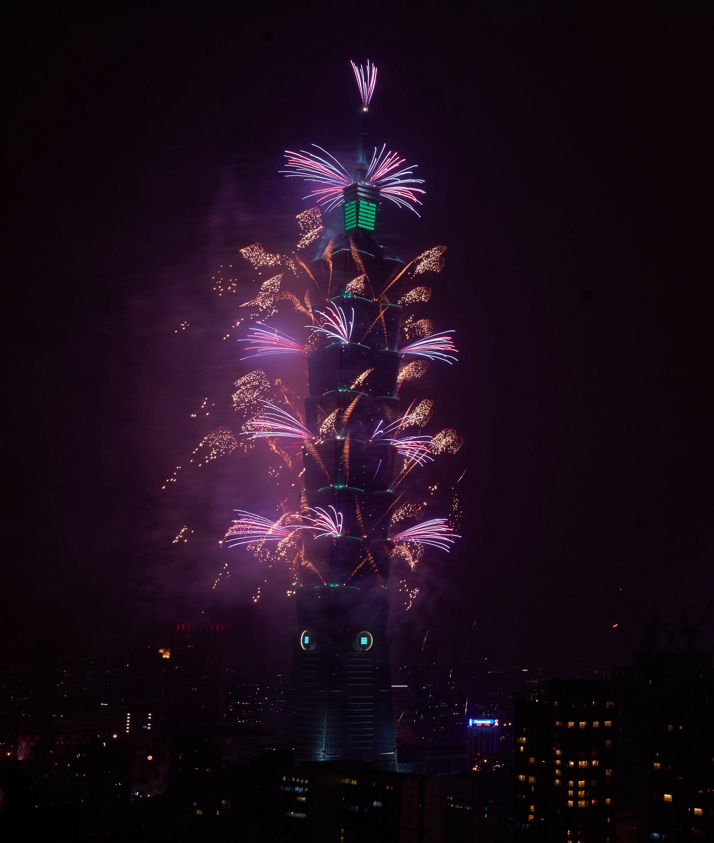 【新聞圖片】飛利浦炤明助力檯(tai)北101打造(zao)檯灣綠色(se)地標 (2).jpg